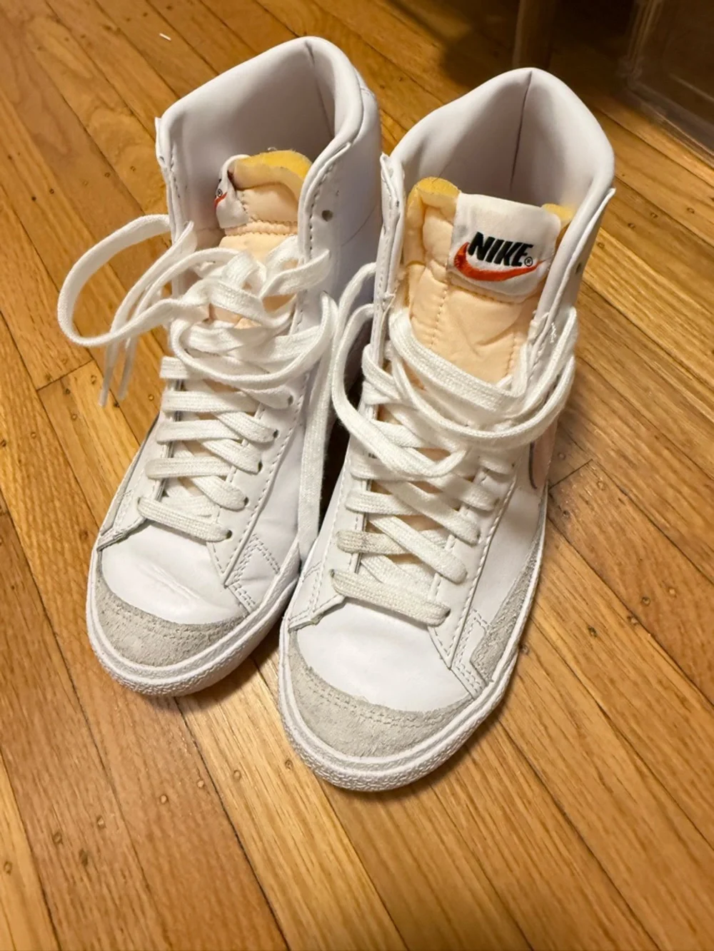 Nike Kids High-Top Sneakers in White and Blush Pink - Picture 2 of 4